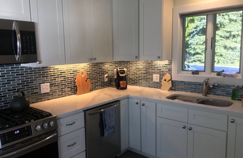 Suttons Bay Cottage | Moonglade Cottage 2 Bed/1BTH - charming waterfront 2 miles from the villagen