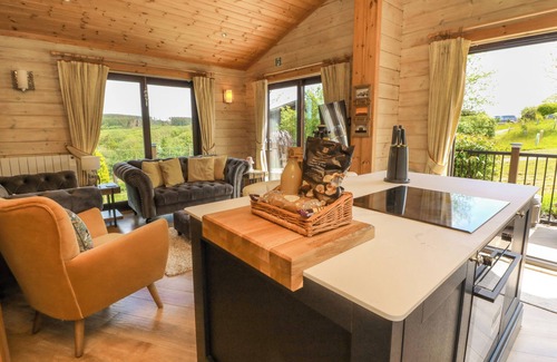 Hartland Cottage | MOONLAKE LODGE, pet friendly, with a garden in Woolfardisworthy