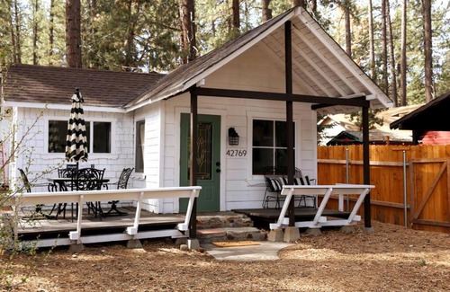 Big Bear Lake Ski Chalet | Moonlight Cottage