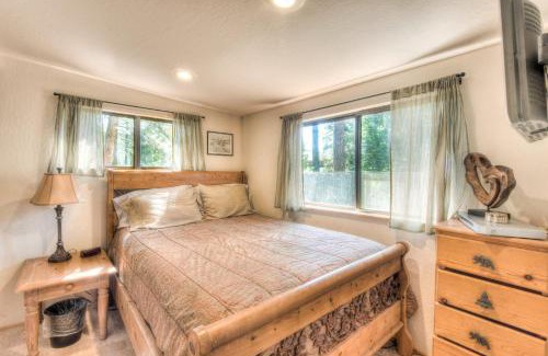 Kings Beach House | Moonlight Cove w Grill Tahoe Beach Next Door