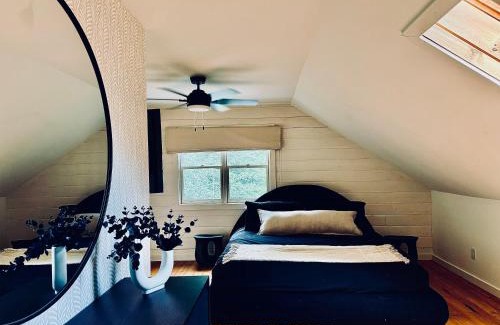 Horse Shoe House | MOONLIGHT MOUNTAIN MANOR - Cedar Hot Tub, Views & Games