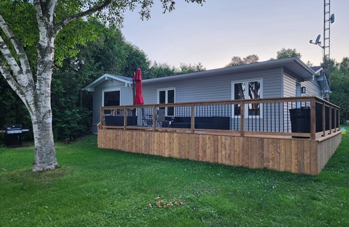 Kawartha Lakes Cottage | Moonlight Retreat on Beautiful Lake Scugog