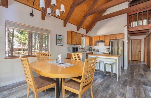 Arnold Cabin | Moonlit Pines-Cute & Cozy