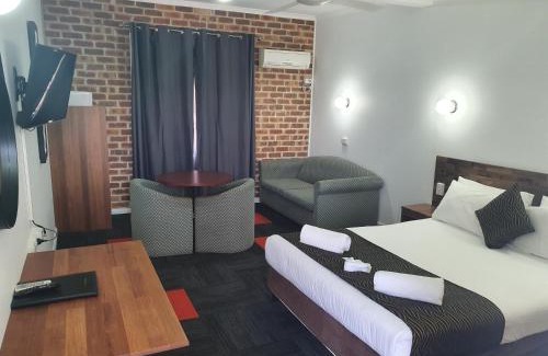 Parkes Hotel | Moonraker Motor Inn