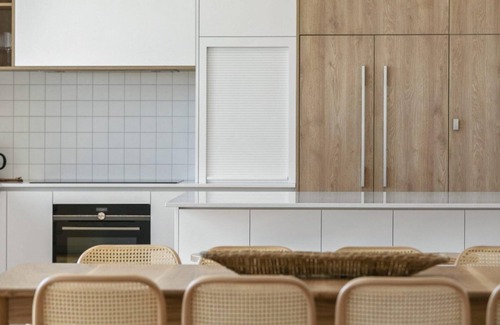 Lorne House | Moonraker - Stunning Views, Brand New Contemporary Beach Home