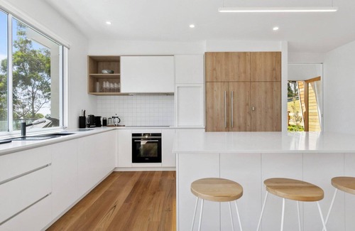 Lorne House | Moonraker - Stunning Views, Brand New Contemporary Beach Home