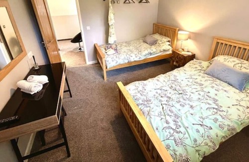 Norwich House | Moonsticks, Modern & Well Presented 5 Bed House