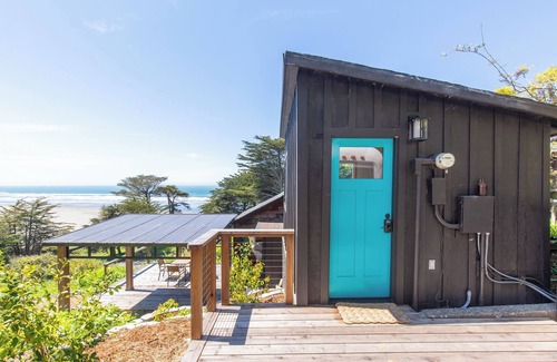 Westhaven-Moonstone Cabin | Moonstone Beach Sanderling Cabin – Cozy Studio w/Ocean Views, Airstream Kitchenette & Deck