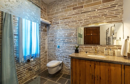 Bhopal Hotel | Moonstone, Bhopal, Amã Stays & Trails