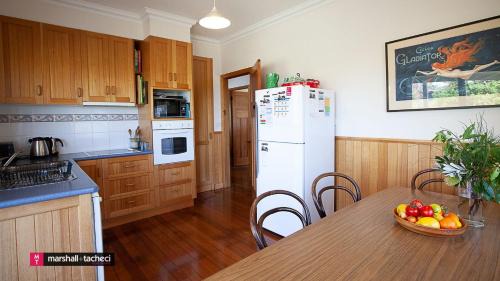 Bermagui House | Moorhead beach cottage Bermagui - 60 Wallaga Lake Road