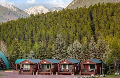 Coram Cabin | Moose Cabin-6 Miles to Glacier!