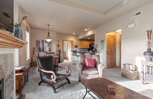 Kimball Junction Condo | Moose Mgmt at Foxpoint 1678C Front Balcony w BBQ-Walk to Shops-King bed-TopFloor