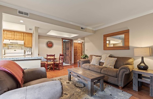 Kimball Junction Condo | Moose Mgmt at Powderwood 11C: Hot Tub & BBQ area- Near Shopping and Resorts