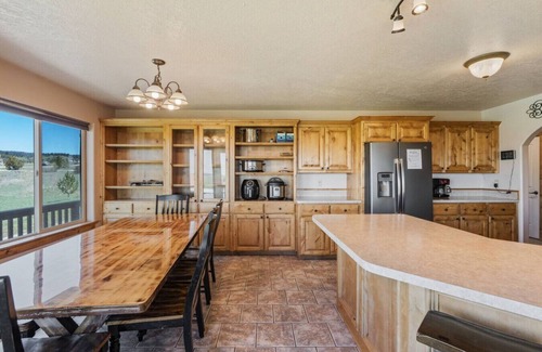Ashton House | Moose Mountain – Scenic Family Cabin Near Yellowstone, Sleeps 10
