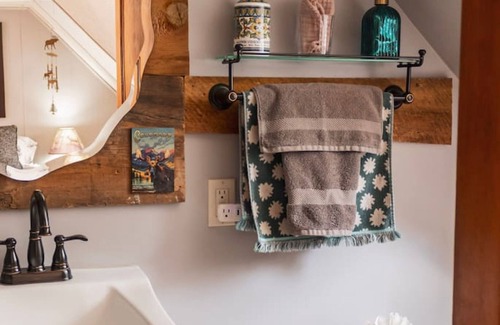 Silverton Apartment | Moose Room Rustic Colorado Lodge Escape