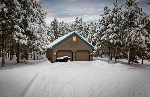 Island Park Apartment | Moosewood Studio | Walk to Lake + 35 min to YSNP