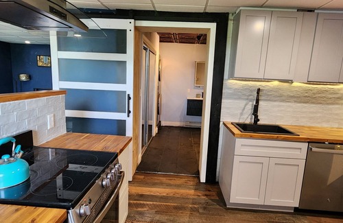 Burdett Apartment | Morabeza: A Tropical Seneca Haven