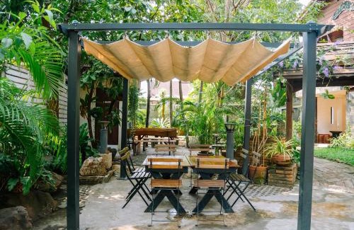 Samphao Lom House | Moradok Thai Guesthouse