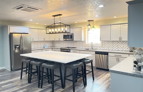 Farmington Apartment | Morningstar Retreat! Modern/Luxurious with amazing views! + Tesla Charger