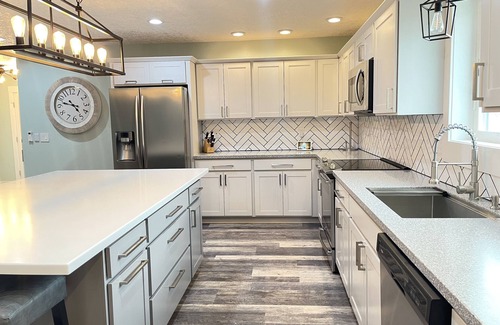 Farmington Apartment | Morningstar Retreat! Modern/Luxurious with amazing views! + Tesla Charger