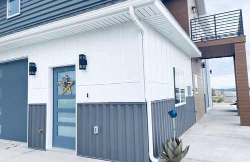 Farmington Apartment | Morningstar Retreat! Modern/Luxurious with amazing views! + Tesla Charger