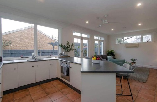 Cumberland Park House | Morris and Eaton Cottages - 3BR WiFi Parking