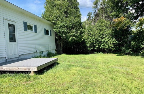 Eastern Vermont House | Morrisville's Home Sweet Home/Simple home with an enjoyable screened in porch.