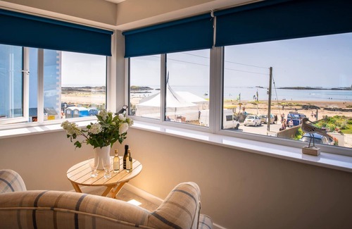 Rhosneigr House | Morwennol - A stunning shore side location with fantastic views
