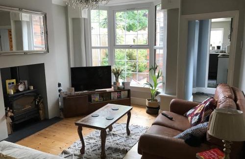 Moseley House | Moseley Victorian Terrace - pets welcome - NEC NIA BHX easy access