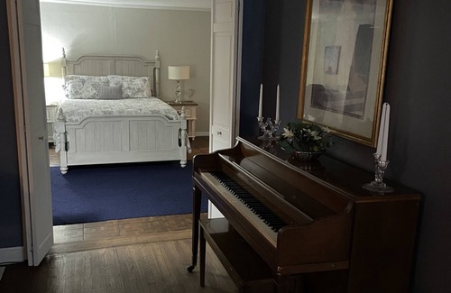 Maysville Bed & Breakfast | Moss Manor Maysville - Golf Course View Historic Bed & Breakfast