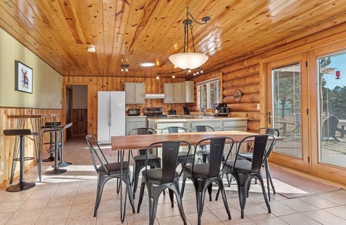 Custer Apartment | Moss Rock Aviator`s Haven