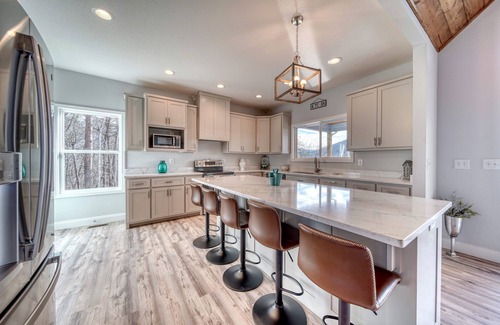 Hiawassee House | Mossy Oaks Grand-Outdoor Kitchen-Amazing Views- 3 Master Suites
