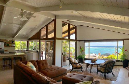 Kahaluu Bay House | MOST POPULAR SNORKELING & SURFING BEACH ! Turtles!
