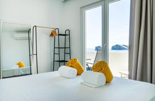 Ponta Delgada Villa | Mosteiros Sunset and Islets Apartment