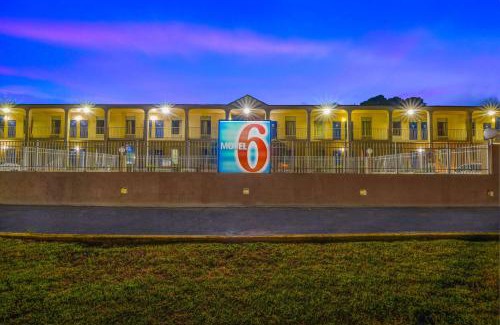 Americus Hotel | Motel 6-Americus, GA