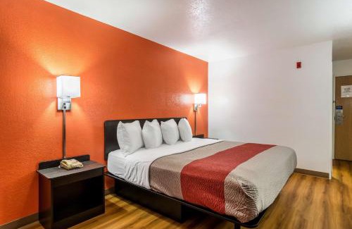 Barkeyville Hotel | Motel 6-Barkeyville, PA