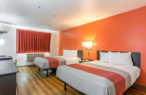 Barkeyville Hotel | Motel 6-Barkeyville, PA