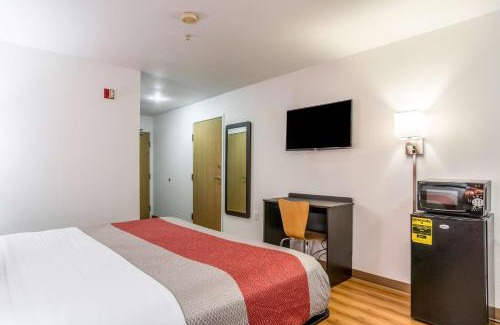 Barkeyville Hotel | Motel 6-Barkeyville, PA