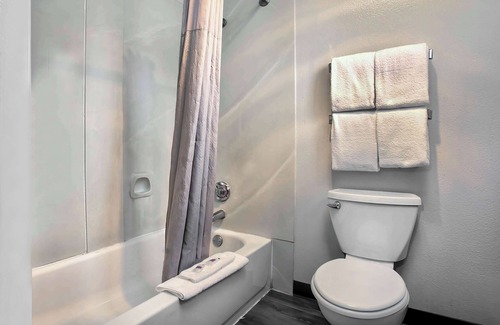 Larkspur Hotel | Motel 6 Bend, OR