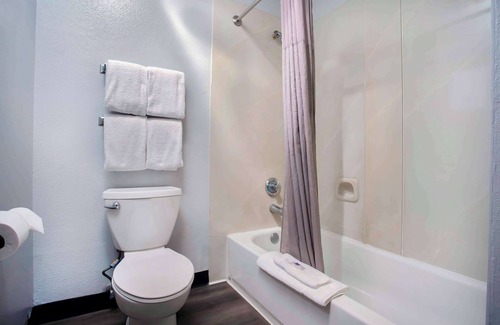 Larkspur Hotel | Motel 6 Bend, OR