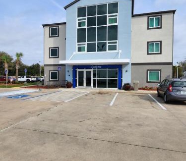 Biloxi Hotel | Motel 6-Biloxi, MS - Beach