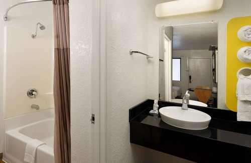 Camarillo Hotel | Motel 6 Camarillo, CA