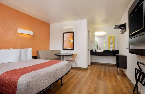 Camarillo Hotel | Motel 6 Camarillo, CA