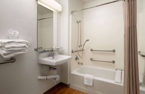 Camarillo Hotel | Motel 6 Camarillo, CA