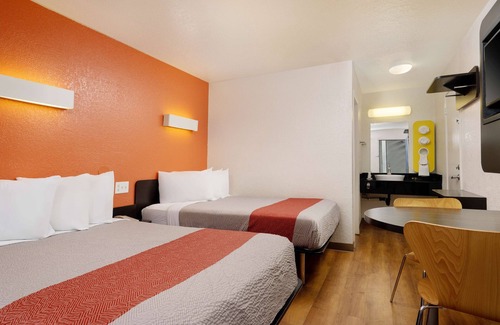 Camarillo Hotel | Motel 6 Camarillo, CA