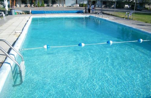 Campbellford Hotel | Motel 6 Campbellford, ON