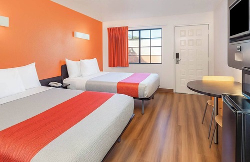 Carlsbad Hotel | Motel 6 Carlsbad, CA Beach