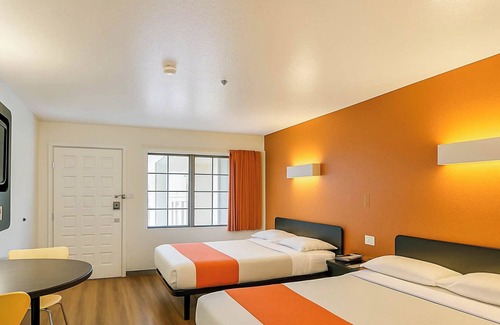 Carlsbad Hotel | Motel 6 Carlsbad, CA Beach