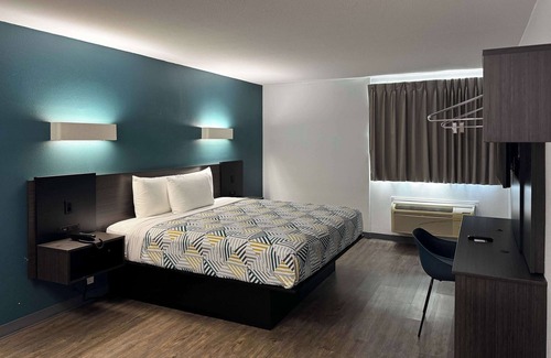 Harbor Hotel | Motel 6 Carson, CA