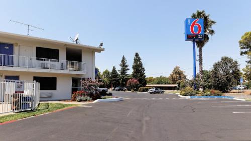 Chico Hotel | Motel 6-Chico, CA
